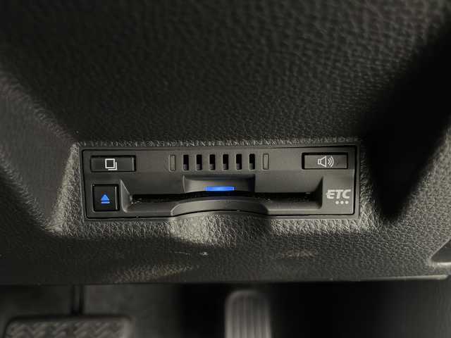 トヨタ ヤリスクロス ハイブリッド Z 長野県 2021(令3)年 2.7万km ホワイトパールクリスタルシャイン 4WD/純正ナビ/（フルセグ/Bluetooth/AppleCarPlay/AndroidAuto)/バックカメラ/社外デジタルインナーミラー/（前後ドラレコ付き）/ビルトインETC/衝突軽減ブレーキ/車線逸脱防止/レーダークルーズコントロール/前後コーナーセンサー/運転席パワーシート/ハーフレザーシート/社外AWスタッドレスタイヤ付き/社外木目調パネル/LEDヘッドライト/スマートキー/スペアキー