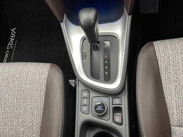 トヨタ ヤリスクロス ハイブリッド Z 長野県 2021(令3)年 2.7万km ホワイトパールクリスタルシャイン 4WD/純正ナビ/（フルセグ/Bluetooth/AppleCarPlay/AndroidAuto)/バックカメラ/社外デジタルインナーミラー/（前後ドラレコ付き）/ビルトインETC/衝突軽減ブレーキ/車線逸脱防止/レーダークルーズコントロール/前後コーナーセンサー/運転席パワーシート/ハーフレザーシート/社外AWスタッドレスタイヤ付き/社外木目調パネル/LEDヘッドライト/スマートキー/スペアキー