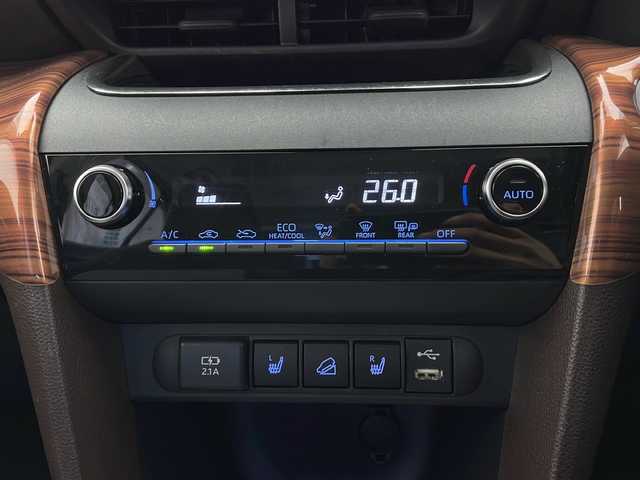 トヨタ ヤリスクロス ハイブリッド Z 長野県 2021(令3)年 2.7万km ホワイトパールクリスタルシャイン 4WD/純正ナビ/（フルセグ/Bluetooth/AppleCarPlay/AndroidAuto)/バックカメラ/社外デジタルインナーミラー/（前後ドラレコ付き）/ビルトインETC/衝突軽減ブレーキ/車線逸脱防止/レーダークルーズコントロール/前後コーナーセンサー/運転席パワーシート/ハーフレザーシート/社外AWスタッドレスタイヤ付き/社外木目調パネル/LEDヘッドライト/スマートキー/スペアキー