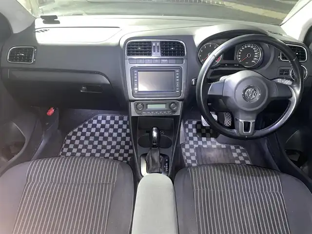 フォルクスワーゲン ポロ TSIハイライン 千葉県 2010(平22)年 12.3万km シャドーブルーM 取扱説明書、保証書、スペアキー１本/純正ナビ/CD/DVD/SD/AM/FM/BT/フルセグ/バックカメラ/バックソナー/キセノンヘッドライト/フロントフォグランプ、リアフォグランプ/純正15インチアルミホイール/純正フロアマット/電動格納ミラー/ウインカーミラー/ETC