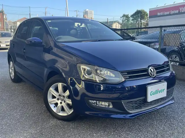 フォルクスワーゲン ポロ TSIハイライン 千葉県 2010(平22)年 12.3万km シャドーブルーM 取扱説明書、保証書、スペアキー１本/純正ナビ/CD/DVD/SD/AM/FM/BT/フルセグ/バックカメラ/バックソナー/キセノンヘッドライト/フロントフォグランプ、リアフォグランプ/純正15インチアルミホイール/純正フロアマット/電動格納ミラー/ウインカーミラー/ETC