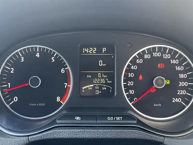 フォルクスワーゲン ポロ TSIハイライン 千葉県 2010(平22)年 12.3万km シャドーブルーM 取扱説明書、保証書、スペアキー１本/純正ナビ/CD/DVD/SD/AM/FM/BT/フルセグ/バックカメラ/バックソナー/キセノンヘッドライト/フロントフォグランプ、リアフォグランプ/純正15インチアルミホイール/純正フロアマット/電動格納ミラー/ウインカーミラー/ETC