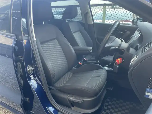 フォルクスワーゲン ポロ TSIハイライン 千葉県 2010(平22)年 12.3万km シャドーブルーM 取扱説明書、保証書、スペアキー１本/純正ナビ/CD/DVD/SD/AM/FM/BT/フルセグ/バックカメラ/バックソナー/キセノンヘッドライト/フロントフォグランプ、リアフォグランプ/純正15インチアルミホイール/純正フロアマット/電動格納ミラー/ウインカーミラー/ETC