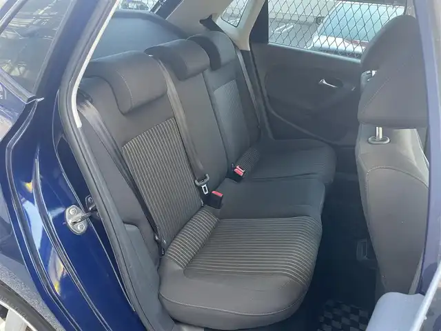 フォルクスワーゲン ポロ TSIハイライン 千葉県 2010(平22)年 12.3万km シャドーブルーM 取扱説明書、保証書、スペアキー１本/純正ナビ/CD/DVD/SD/AM/FM/BT/フルセグ/バックカメラ/バックソナー/キセノンヘッドライト/フロントフォグランプ、リアフォグランプ/純正15インチアルミホイール/純正フロアマット/電動格納ミラー/ウインカーミラー/ETC