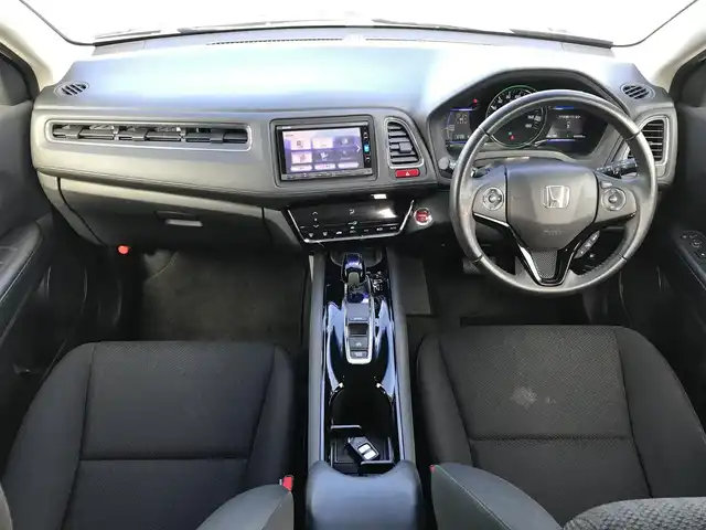 ホンダ ヴェゼル ハイブリッド X 鳥取県 2015(平27)年 6.9万km クリスタルブラックパール ワンオーナー/純正ナビ/フルセグ/CD/DVD/BT/USB/バックカメラ・ETC/シティブレーキアクティブシステム/クルーズコントロール/横滑り防止装置/電動パーキングブレーキ/LEDヘットライト/フォグライト/純正16インチアルミホイール/カーテンエアバッグ/パドルシフト/プッシュエンジンスタート/スペアキー/フロアマット/ドアバイザー