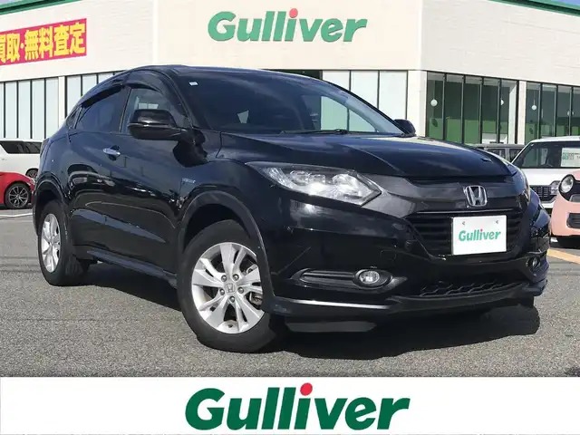 ホンダ ヴェゼル ハイブリッド X 鳥取県 2015(平27)年 6.9万km クリスタルブラックパール ワンオーナー/純正ナビ/フルセグ/CD/DVD/BT/USB/バックカメラ・ETC/シティブレーキアクティブシステム/クルーズコントロール/横滑り防止装置/電動パーキングブレーキ/LEDヘットライト/フォグライト/純正16インチアルミホイール/カーテンエアバッグ/パドルシフト/プッシュエンジンスタート/スペアキー/フロアマット/ドアバイザー