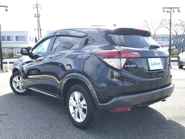 ホンダ ヴェゼル ハイブリッド X 鳥取県 2015(平27)年 6.9万km クリスタルブラックパール ワンオーナー/純正ナビ/フルセグ/CD/DVD/BT/USB/バックカメラ・ETC/シティブレーキアクティブシステム/クルーズコントロール/横滑り防止装置/電動パーキングブレーキ/LEDヘットライト/フォグライト/純正16インチアルミホイール/カーテンエアバッグ/パドルシフト/プッシュエンジンスタート/スペアキー/フロアマット/ドアバイザー