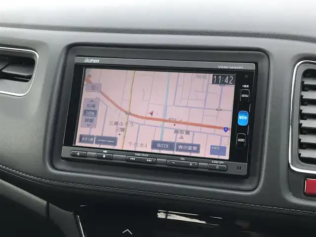 ホンダ ヴェゼル ハイブリッド X 鳥取県 2015(平27)年 6.9万km クリスタルブラックパール ワンオーナー/純正ナビ/フルセグ/CD/DVD/BT/USB/バックカメラ・ETC/シティブレーキアクティブシステム/クルーズコントロール/横滑り防止装置/電動パーキングブレーキ/LEDヘットライト/フォグライト/純正16インチアルミホイール/カーテンエアバッグ/パドルシフト/プッシュエンジンスタート/スペアキー/フロアマット/ドアバイザー