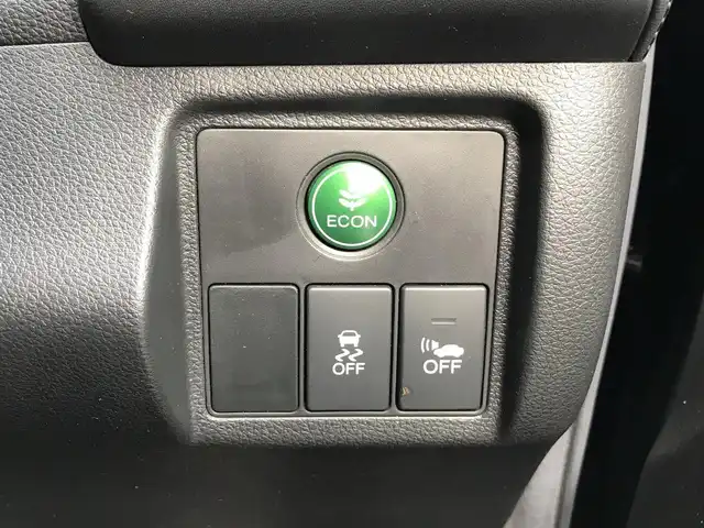 ホンダ ヴェゼル ハイブリッド X 鳥取県 2015(平27)年 6.9万km クリスタルブラックパール ワンオーナー/純正ナビ/フルセグ/CD/DVD/BT/USB/バックカメラ・ETC/シティブレーキアクティブシステム/クルーズコントロール/横滑り防止装置/電動パーキングブレーキ/LEDヘットライト/フォグライト/純正16インチアルミホイール/カーテンエアバッグ/パドルシフト/プッシュエンジンスタート/スペアキー/フロアマット/ドアバイザー