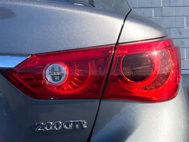 日産 スカイライン 200GT－t タイプSP 静岡県 2015(平27)年 8.1万km ダークメタルグレー エマージェンシーブレーキ/純正メーカーナビ/　AM FM CD DVD Bluetooth USB AUX/フルセグTV/ビルトインETC/前後方ドライブレコーダー/レーダークルーズコントロール/LEDオートヘッドランプ/パワーシート(前席)/シートヒーター(前席)/前後方クリアランスソナー/純正19インチアルミホイール/スマートキー2本/シングルサンルーフ/アラウンドビューモニター/ブラックレザーシート