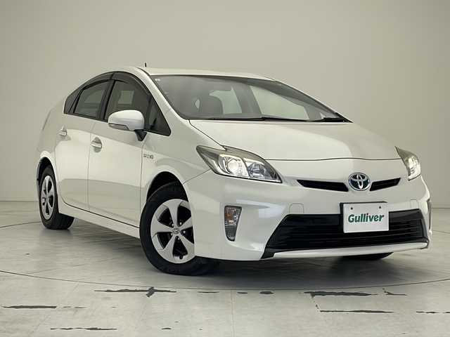 トヨタ プリウス S 沖縄県 2015(平27)年 9.6万km ホワイトパールクリスタルシャイン 純正ナビ　【NSCP-W64】/　(TV Bluetooth CD SD)/盗難防止装置　/スマートキー　/プッシュスタート　/ＥＴＣ　/ＬＥＤヘッドライト　/オートライト　/オートエアコン　/カーテンエアバック　/純正フロアマット/電動格納ミラー/ステアリングスイッチ