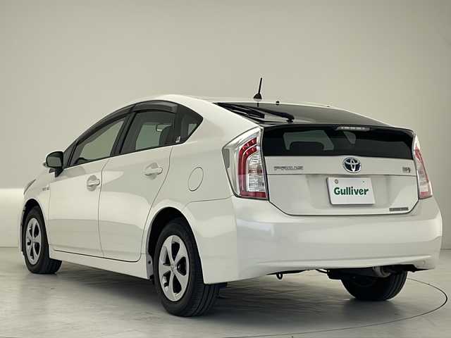 トヨタ プリウス S 沖縄県 2015(平27)年 9.6万km ホワイトパールクリスタルシャイン 純正ナビ　【NSCP-W64】/　(TV Bluetooth CD SD)/盗難防止装置　/スマートキー　/プッシュスタート　/ＥＴＣ　/ＬＥＤヘッドライト　/オートライト　/オートエアコン　/カーテンエアバック　/純正フロアマット/電動格納ミラー/ステアリングスイッチ