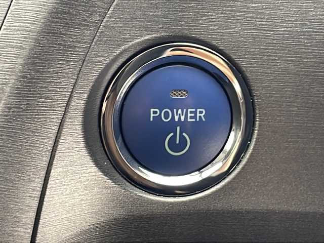 トヨタ プリウス S 沖縄県 2015(平27)年 9.6万km ホワイトパールクリスタルシャイン 純正ナビ　【NSCP-W64】/　(TV Bluetooth CD SD)/盗難防止装置　/スマートキー　/プッシュスタート　/ＥＴＣ　/ＬＥＤヘッドライト　/オートライト　/オートエアコン　/カーテンエアバック　/純正フロアマット/電動格納ミラー/ステアリングスイッチ