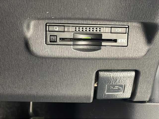 トヨタ プリウス S 沖縄県 2015(平27)年 9.6万km ホワイトパールクリスタルシャイン 純正ナビ　【NSCP-W64】/　(TV Bluetooth CD SD)/盗難防止装置　/スマートキー　/プッシュスタート　/ＥＴＣ　/ＬＥＤヘッドライト　/オートライト　/オートエアコン　/カーテンエアバック　/純正フロアマット/電動格納ミラー/ステアリングスイッチ