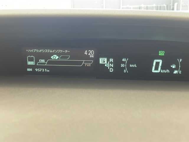 トヨタ プリウス S 沖縄県 2015(平27)年 9.6万km ホワイトパールクリスタルシャイン 純正ナビ　【NSCP-W64】/　(TV Bluetooth CD SD)/盗難防止装置　/スマートキー　/プッシュスタート　/ＥＴＣ　/ＬＥＤヘッドライト　/オートライト　/オートエアコン　/カーテンエアバック　/純正フロアマット/電動格納ミラー/ステアリングスイッチ