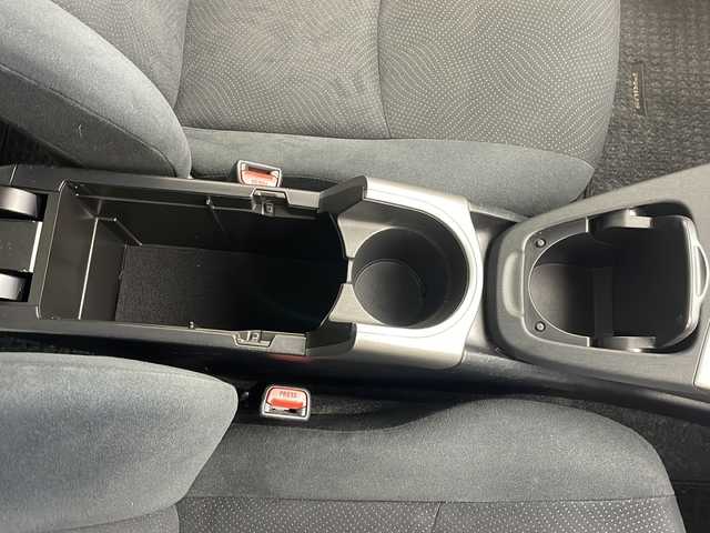 トヨタ プリウス S 沖縄県 2015(平27)年 9.6万km ホワイトパールクリスタルシャイン 純正ナビ　【NSCP-W64】/　(TV Bluetooth CD SD)/盗難防止装置　/スマートキー　/プッシュスタート　/ＥＴＣ　/ＬＥＤヘッドライト　/オートライト　/オートエアコン　/カーテンエアバック　/純正フロアマット/電動格納ミラー/ステアリングスイッチ