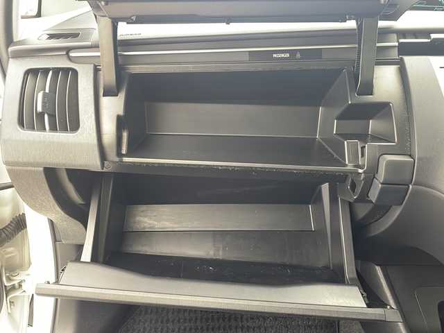 トヨタ プリウス S 沖縄県 2015(平27)年 9.6万km ホワイトパールクリスタルシャイン 純正ナビ　【NSCP-W64】/　(TV Bluetooth CD SD)/盗難防止装置　/スマートキー　/プッシュスタート　/ＥＴＣ　/ＬＥＤヘッドライト　/オートライト　/オートエアコン　/カーテンエアバック　/純正フロアマット/電動格納ミラー/ステアリングスイッチ