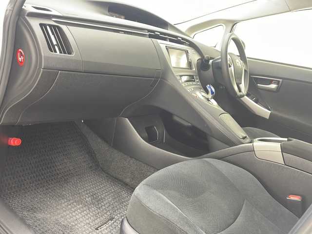 トヨタ プリウス S 沖縄県 2015(平27)年 9.6万km ホワイトパールクリスタルシャイン 純正ナビ　【NSCP-W64】/　(TV Bluetooth CD SD)/盗難防止装置　/スマートキー　/プッシュスタート　/ＥＴＣ　/ＬＥＤヘッドライト　/オートライト　/オートエアコン　/カーテンエアバック　/純正フロアマット/電動格納ミラー/ステアリングスイッチ