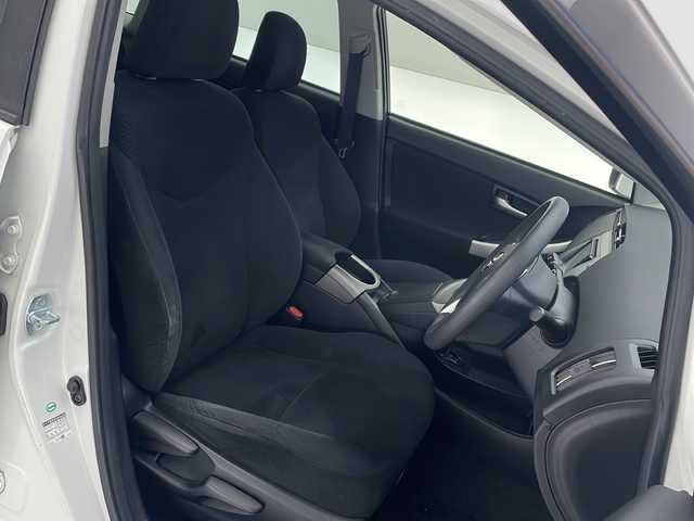 トヨタ プリウス S 沖縄県 2015(平27)年 9.6万km ホワイトパールクリスタルシャイン 純正ナビ　【NSCP-W64】/　(TV Bluetooth CD SD)/盗難防止装置　/スマートキー　/プッシュスタート　/ＥＴＣ　/ＬＥＤヘッドライト　/オートライト　/オートエアコン　/カーテンエアバック　/純正フロアマット/電動格納ミラー/ステアリングスイッチ