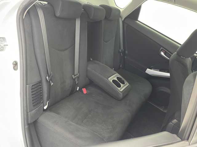 トヨタ プリウス S 沖縄県 2015(平27)年 9.6万km ホワイトパールクリスタルシャイン 純正ナビ　【NSCP-W64】/　(TV Bluetooth CD SD)/盗難防止装置　/スマートキー　/プッシュスタート　/ＥＴＣ　/ＬＥＤヘッドライト　/オートライト　/オートエアコン　/カーテンエアバック　/純正フロアマット/電動格納ミラー/ステアリングスイッチ