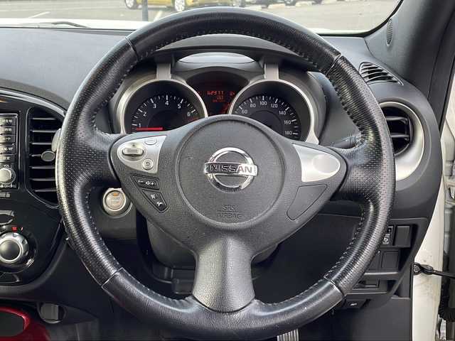 日産 ジューク 15RX 茨城県 2010(平22)年 6.3万km 白 純正SDナビ(CD，DVD/バックカメラ/フルセグTV)/HIDオートライト/スマートキー/USB入力端子/ETC/ドライブレコーダー/17インチ純正アルミホイール/純正フロアマット