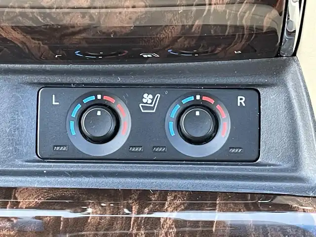 トヨタ アルファードハイブリット G Fパッケージ 東京都 2022(令4)年 6.1万km ホワイトパールクリスタルシャイン 純正10.5型ナビ/（CD/DVD/BT/USB）/全周囲カメラ/純正13.1インチフリップダウンモニター/JBLサウンド/純正ビルトインETC2.0/プリクラッシュセーフティ/クリアランスソナー/レーントレーシングアシスト/リヤクロストラフィックアラート/ブラインドスポットモニター/パーキングサポートブレーキ/デジタルインナーミラー/前後ドライブレコーダー/両側パワースライドドア/純正フロアマット/LEDヘッドライト/フロントフォグランプ/運転席メモリ付きパワーシート/前席シートヒーター/パワーバックドア