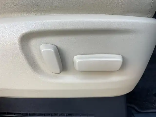 トヨタ アルファードハイブリット G Fパッケージ 東京都 2022(令4)年 6.1万km ホワイトパールクリスタルシャイン 純正10.5型ナビ/（CD/DVD/BT/USB）/全周囲カメラ/純正13.1インチフリップダウンモニター/JBLサウンド/純正ビルトインETC2.0/プリクラッシュセーフティ/クリアランスソナー/レーントレーシングアシスト/リヤクロストラフィックアラート/ブラインドスポットモニター/パーキングサポートブレーキ/デジタルインナーミラー/前後ドライブレコーダー/両側パワースライドドア/純正フロアマット/LEDヘッドライト/フロントフォグランプ/運転席メモリ付きパワーシート/前席シートヒーター/パワーバックドア