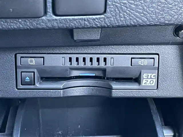 トヨタ アルファードハイブリット G Fパッケージ 東京都 2022(令4)年 6.1万km ホワイトパールクリスタルシャイン 純正10.5型ナビ/（CD/DVD/BT/USB）/全周囲カメラ/純正13.1インチフリップダウンモニター/JBLサウンド/純正ビルトインETC2.0/プリクラッシュセーフティ/クリアランスソナー/レーントレーシングアシスト/リヤクロストラフィックアラート/ブラインドスポットモニター/パーキングサポートブレーキ/デジタルインナーミラー/前後ドライブレコーダー/両側パワースライドドア/純正フロアマット/LEDヘッドライト/フロントフォグランプ/運転席メモリ付きパワーシート/前席シートヒーター/パワーバックドア