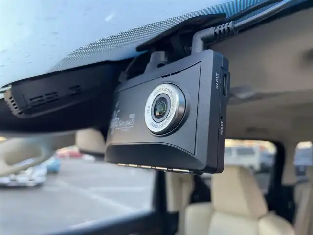 トヨタ アルファードハイブリット G Fパッケージ 東京都 2022(令4)年 6.1万km ホワイトパールクリスタルシャイン 純正10.5型ナビ/（CD/DVD/BT/USB）/全周囲カメラ/純正13.1インチフリップダウンモニター/JBLサウンド/純正ビルトインETC2.0/プリクラッシュセーフティ/クリアランスソナー/レーントレーシングアシスト/リヤクロストラフィックアラート/ブラインドスポットモニター/パーキングサポートブレーキ/デジタルインナーミラー/前後ドライブレコーダー/両側パワースライドドア/純正フロアマット/LEDヘッドライト/フロントフォグランプ/運転席メモリ付きパワーシート/前席シートヒーター/パワーバックドア