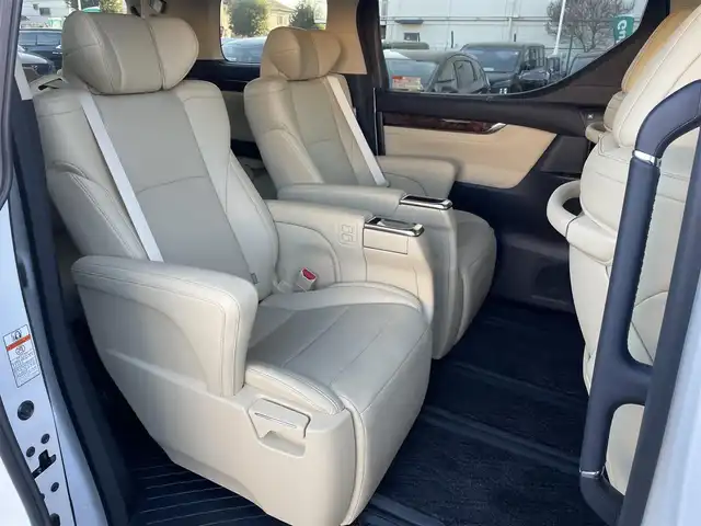 トヨタ アルファードハイブリット G Fパッケージ 東京都 2022(令4)年 6.1万km ホワイトパールクリスタルシャイン 純正10.5型ナビ/（CD/DVD/BT/USB）/全周囲カメラ/純正13.1インチフリップダウンモニター/JBLサウンド/純正ビルトインETC2.0/プリクラッシュセーフティ/クリアランスソナー/レーントレーシングアシスト/リヤクロストラフィックアラート/ブラインドスポットモニター/パーキングサポートブレーキ/デジタルインナーミラー/前後ドライブレコーダー/両側パワースライドドア/純正フロアマット/LEDヘッドライト/フロントフォグランプ/運転席メモリ付きパワーシート/前席シートヒーター/パワーバックドア