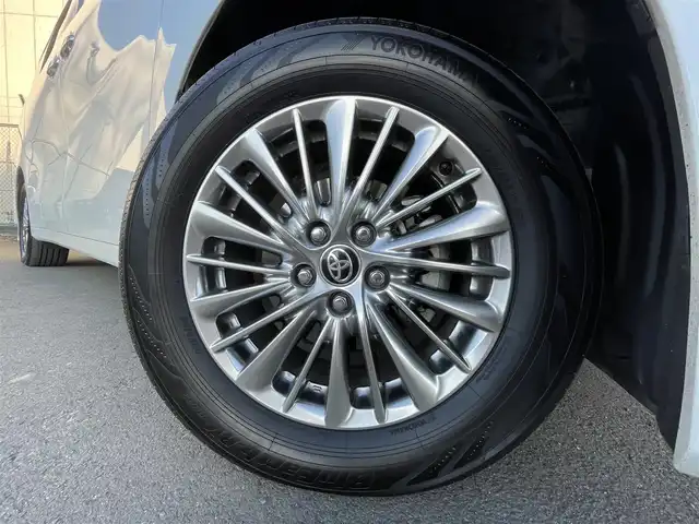 トヨタ アルファードハイブリット G Fパッケージ 東京都 2022(令4)年 6.1万km ホワイトパールクリスタルシャイン 純正10.5型ナビ/（CD/DVD/BT/USB）/全周囲カメラ/純正13.1インチフリップダウンモニター/JBLサウンド/純正ビルトインETC2.0/プリクラッシュセーフティ/クリアランスソナー/レーントレーシングアシスト/リヤクロストラフィックアラート/ブラインドスポットモニター/パーキングサポートブレーキ/デジタルインナーミラー/前後ドライブレコーダー/両側パワースライドドア/純正フロアマット/LEDヘッドライト/フロントフォグランプ/運転席メモリ付きパワーシート/前席シートヒーター/パワーバックドア