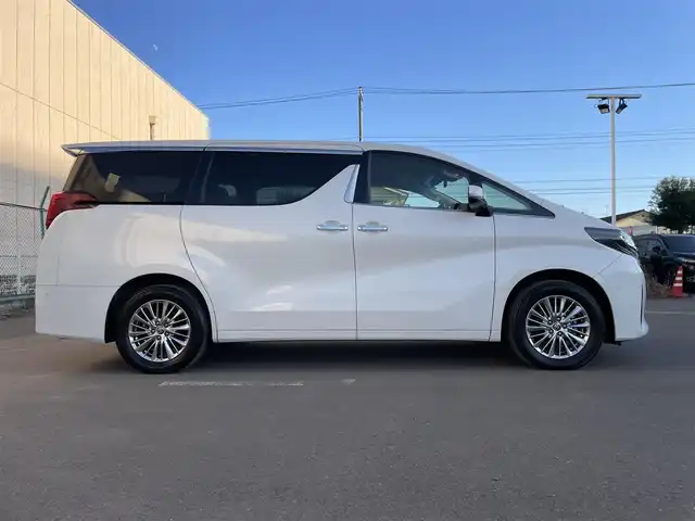 トヨタ アルファードハイブリット G Fパッケージ 東京都 2022(令4)年 6.1万km ホワイトパールクリスタルシャイン 純正10.5型ナビ/（CD/DVD/BT/USB）/全周囲カメラ/純正13.1インチフリップダウンモニター/JBLサウンド/純正ビルトインETC2.0/プリクラッシュセーフティ/クリアランスソナー/レーントレーシングアシスト/リヤクロストラフィックアラート/ブラインドスポットモニター/パーキングサポートブレーキ/デジタルインナーミラー/前後ドライブレコーダー/両側パワースライドドア/純正フロアマット/LEDヘッドライト/フロントフォグランプ/運転席メモリ付きパワーシート/前席シートヒーター/パワーバックドア