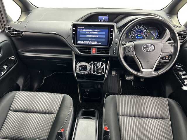 トヨタ ヴォクシー ハイブリッド ZS 煌 三重県 2018(平30)年 4.9万km ブラック /禁煙車//純正１０型ナビ(フルセグ/CD/DVD/BT/AM/FM)　//１２．８型フリップダウンモニター //バックカメラ //フロントカメラ//両側パワースライドドア//ドラレコ前後//シートヒーター //トヨタセーフティーセンス //クルコン //レーンキープアシスト //オートマチックハイビーム //LEDヘッドライト//ビルトインETC//ステアリングスイッチ