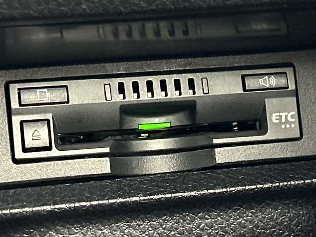 トヨタ ヴォクシー ハイブリッド ZS 煌 三重県 2018(平30)年 4.9万km ブラック /禁煙車//純正１０型ナビ(フルセグ/CD/DVD/BT/AM/FM)　//１２．８型フリップダウンモニター //バックカメラ //フロントカメラ//両側パワースライドドア//ドラレコ前後//シートヒーター //トヨタセーフティーセンス //クルコン //レーンキープアシスト //オートマチックハイビーム //LEDヘッドライト//ビルトインETC//ステアリングスイッチ