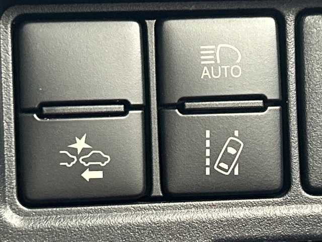 トヨタ ヴォクシー ハイブリッド ZS 煌 三重県 2018(平30)年 4.9万km ブラック /禁煙車//純正１０型ナビ(フルセグ/CD/DVD/BT/AM/FM)　//１２．８型フリップダウンモニター //バックカメラ //フロントカメラ//両側パワースライドドア//ドラレコ前後//シートヒーター //トヨタセーフティーセンス //クルコン //レーンキープアシスト //オートマチックハイビーム //LEDヘッドライト//ビルトインETC//ステアリングスイッチ