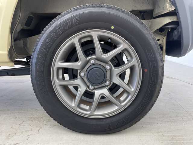 スズキ ジムニー XC 奈良県 2020(令2)年 3.5万km シフォンアイボリーM ４WD/純正８インチナビ/フルセグ/クルーズコントロール/バックカメラ/ETC/ドライブレコーダー/セーフティサポート/レーンキープ/ESC/前席シートヒーター/ステアリングリモコン/ダウンヒルアシスト/オートライト/LEDヘッドランプ/純正アルミ/フォグ