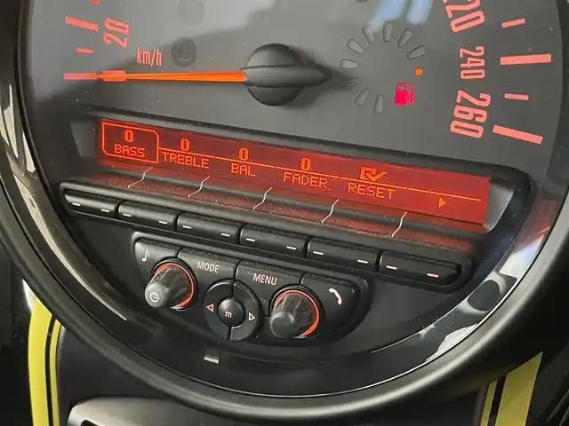 ＭＩＮＩ ミニ クロスオーバー クーパー S D 熊本県 2015(平27)年 6.3万km インターチェンジ・イエロー ・キーレス/・ハーフレザーシート/・純正CD/AUX/・社外ポータブルナビ/・ワンセグTV/・ETC/・HID/・LEDヘッドランプ/・純正マット/・保証書/取説