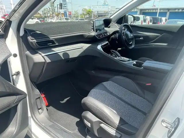 プジョー ３００８ ブルー HDi スペシャルED 滋賀県 2018(平30)年 5.9万km パールⅡ サンルーフ/ハーフレザーシート/アクティブセーフティブレーキ/レーンキープアシスト/ブラインドスポットモニター/純正ディスプレイオーディオ/（BT/CarPlay/USB）/バックカメラ/サイドカメラ/ETC/純正LEDヘッドライト/純正18インチAW