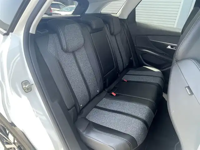 プジョー ３００８ ブルー HDi スペシャルED 滋賀県 2018(平30)年 5.9万km パールⅡ サンルーフ/ハーフレザーシート/アクティブセーフティブレーキ/レーンキープアシスト/ブラインドスポットモニター/純正ディスプレイオーディオ/（BT/CarPlay/USB）/バックカメラ/サイドカメラ/ETC/純正LEDヘッドライト/純正18インチAW