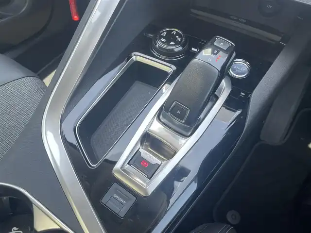 プジョー ３００８ ブルー HDi スペシャルED 滋賀県 2018(平30)年 5.9万km パールⅡ サンルーフ/ハーフレザーシート/アクティブセーフティブレーキ/レーンキープアシスト/ブラインドスポットモニター/純正ディスプレイオーディオ/（BT/CarPlay/USB）/バックカメラ/サイドカメラ/ETC/純正LEDヘッドライト/純正18インチAW