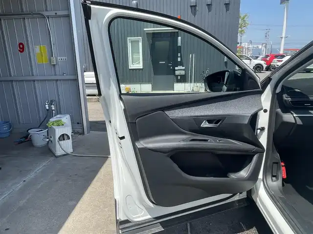 プジョー ３００８ ブルー HDi スペシャルED 滋賀県 2018(平30)年 5.9万km パールⅡ サンルーフ/ハーフレザーシート/アクティブセーフティブレーキ/レーンキープアシスト/ブラインドスポットモニター/純正ディスプレイオーディオ/（BT/CarPlay/USB）/バックカメラ/サイドカメラ/ETC/純正LEDヘッドライト/純正18インチAW