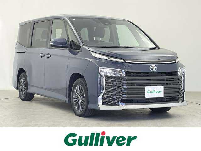 トヨタ ヴォクシー ハイブリッド S－G 千葉県 2023(令5)年 1.8万km マッシブグレー 禁煙車/トヨタセーフティセンス/・車線逸脱警報システム/・レーンキープアシスト/・プリクラッシュセーフティ/・プリクラッシュセーフティブレーキ/・クリアランスソナー/・レーダークルーズコントロール/片側パワースライドドア/純正ディスプレイオーディオ/・USB/Bluetooth/・バックカメラ/・ビルトインETC2.0/革巻きステアリング/・ステアリングスイッチ/電子パーキング/・ブレーキホールド/純正フロアマット/純正16インチAW/オートライト/・オートマチックハイビーム/・LEDヘッドライト/・ヘッドライトイベライザー/プッシュスタート/・スマートキー/取扱説明書、新車時保証書、メディア取扱説明書