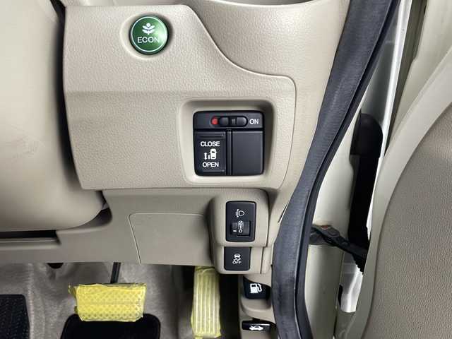 ホンダ Ｎ ＢＯＸ G Lパッケージ 千葉県 2012(平24)年 8.2万km プレミアムホワイトパール 禁煙車/ワンオーナー/純正ナビ(VXM-128VS)/CD/DVD/SD/地デジ/バックカメラ/片側電動スライドドア/ETC/横滑り防止機能/ステアリングスイッチ/アイドリングストップ/電格ミラー/純正ホイールキャップ/スマートキー/プッシュスタート/スペアキー1本/AAC/ドアバイザー/保証書/取扱説明書