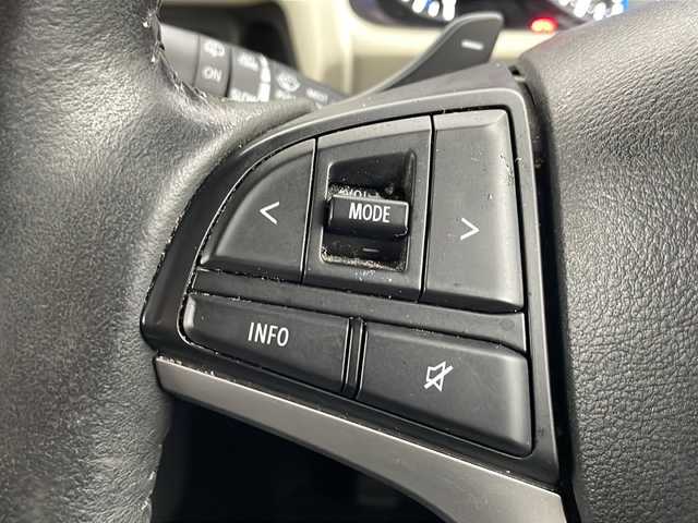 スズキ クロスビー HYBRID MZ 茨城県 2017(平29)年 6.1万km スピーディーブルーメタリック/ブラック2トーンルーフ セーフティサポート/デュアルセンサーブレーキサポート/誤発進抑制機能（前方/後方）/クルーズコントロール/LEDオートライト/シートヒーター /純正16インチアルミホイール/革巻きステアリングホイール/パドルシフト/パーソナルテーブル（後席左右）/アイドリングストップ/スマートキー