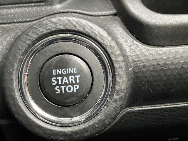 スズキ クロスビー HYBRID MZ 茨城県 2017(平29)年 6.1万km スピーディーブルーメタリック/ブラック2トーンルーフ セーフティサポート/デュアルセンサーブレーキサポート/誤発進抑制機能（前方/後方）/クルーズコントロール/LEDオートライト/シートヒーター /純正16インチアルミホイール/革巻きステアリングホイール/パドルシフト/パーソナルテーブル（後席左右）/アイドリングストップ/スマートキー