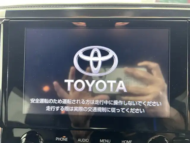 トヨタ アルファード S タイプゴールド 佐賀県 2020(令2)年 4.3万km ホワイトパールクリスタルシャイン 純正9インチディスプレイオーディオ/【Mirrorcast.Bluetooth】/純正12インチフリップダウンモニター/衝突被害軽減システム/デジタルインナールームミラー/ブラインドスポットモニター/レーダークルーズコントロール/ロードサインアシスト/レーンアシスト/パーキングサポートブレーキ/クリアランスソナー/オートマチックハイビーム/オートライト/両側パワースライドドア/パワーバックドア/ハーフレザーシート/セカンドシートオットマン/純正フロアマット/3眼LEDヘッドライト/フォグライト/純正18インチアルミホイール