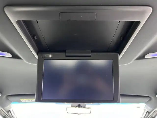 トヨタ アルファード S タイプゴールド 佐賀県 2020(令2)年 4.3万km ホワイトパールクリスタルシャイン 純正9インチディスプレイオーディオ/【Mirrorcast.Bluetooth】/純正12インチフリップダウンモニター/衝突被害軽減システム/デジタルインナールームミラー/ブラインドスポットモニター/レーダークルーズコントロール/ロードサインアシスト/レーンアシスト/パーキングサポートブレーキ/クリアランスソナー/オートマチックハイビーム/オートライト/両側パワースライドドア/パワーバックドア/ハーフレザーシート/セカンドシートオットマン/純正フロアマット/3眼LEDヘッドライト/フォグライト/純正18インチアルミホイール