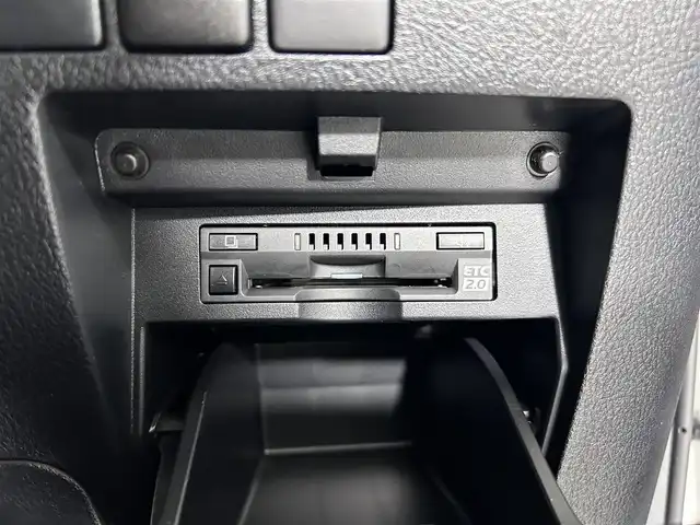 トヨタ アルファード S タイプゴールド 佐賀県 2020(令2)年 4.3万km ホワイトパールクリスタルシャイン 純正9インチディスプレイオーディオ/【Mirrorcast.Bluetooth】/純正12インチフリップダウンモニター/衝突被害軽減システム/デジタルインナールームミラー/ブラインドスポットモニター/レーダークルーズコントロール/ロードサインアシスト/レーンアシスト/パーキングサポートブレーキ/クリアランスソナー/オートマチックハイビーム/オートライト/両側パワースライドドア/パワーバックドア/ハーフレザーシート/セカンドシートオットマン/純正フロアマット/3眼LEDヘッドライト/フォグライト/純正18インチアルミホイール