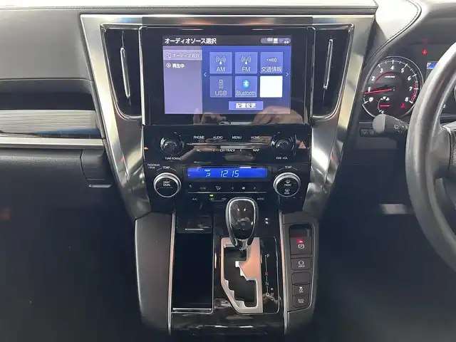 トヨタ アルファード S タイプゴールド 佐賀県 2020(令2)年 4.3万km ホワイトパールクリスタルシャイン 純正9インチディスプレイオーディオ/【Mirrorcast.Bluetooth】/純正12インチフリップダウンモニター/衝突被害軽減システム/デジタルインナールームミラー/ブラインドスポットモニター/レーダークルーズコントロール/ロードサインアシスト/レーンアシスト/パーキングサポートブレーキ/クリアランスソナー/オートマチックハイビーム/オートライト/両側パワースライドドア/パワーバックドア/ハーフレザーシート/セカンドシートオットマン/純正フロアマット/3眼LEDヘッドライト/フォグライト/純正18インチアルミホイール