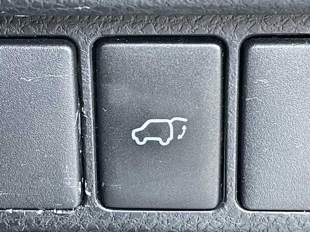 トヨタ ハリアー プレミアム 東京都 2018(平30)年 5.8万km ホワイトパールクリスタルシャイン 純正ナビ/バックモニター/プリクラッシュセーフティ/レーンディパーチャーアラート/インテリジェントクリアランスソナー/レーダークルーズ/パワーシート/パワーバックドア/ETC/ドライブレコーダー